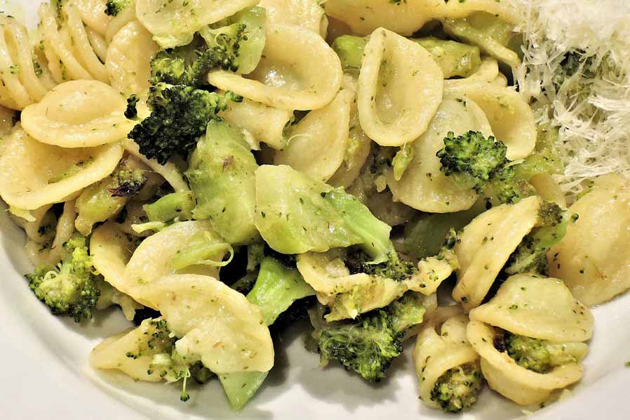 Pasta met broccoli en kaas