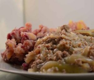 Stamppot rode kool met gehakthachee