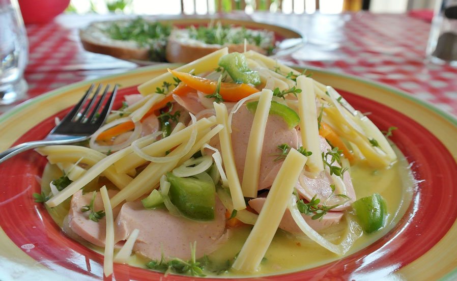 zomerse worst-kaas-salade