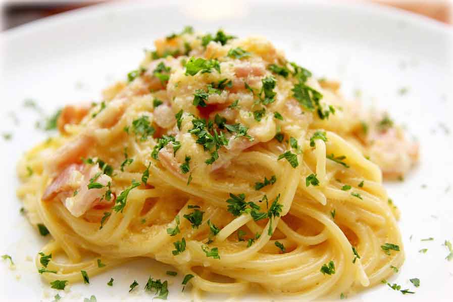 Spaghetti avocado carbonara