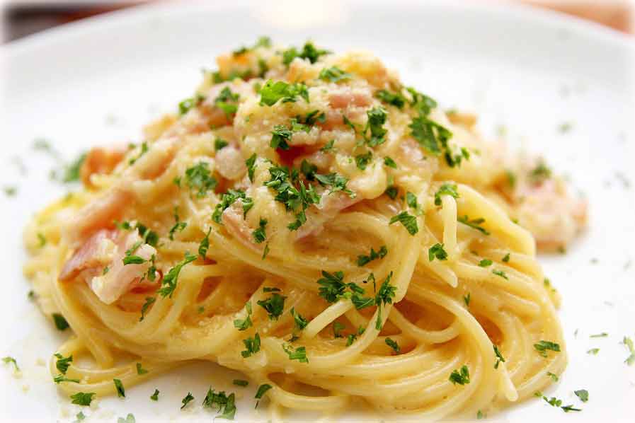 Spaghetti avocado carbonara