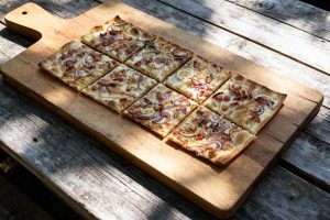 Flammküchen met spek en ui